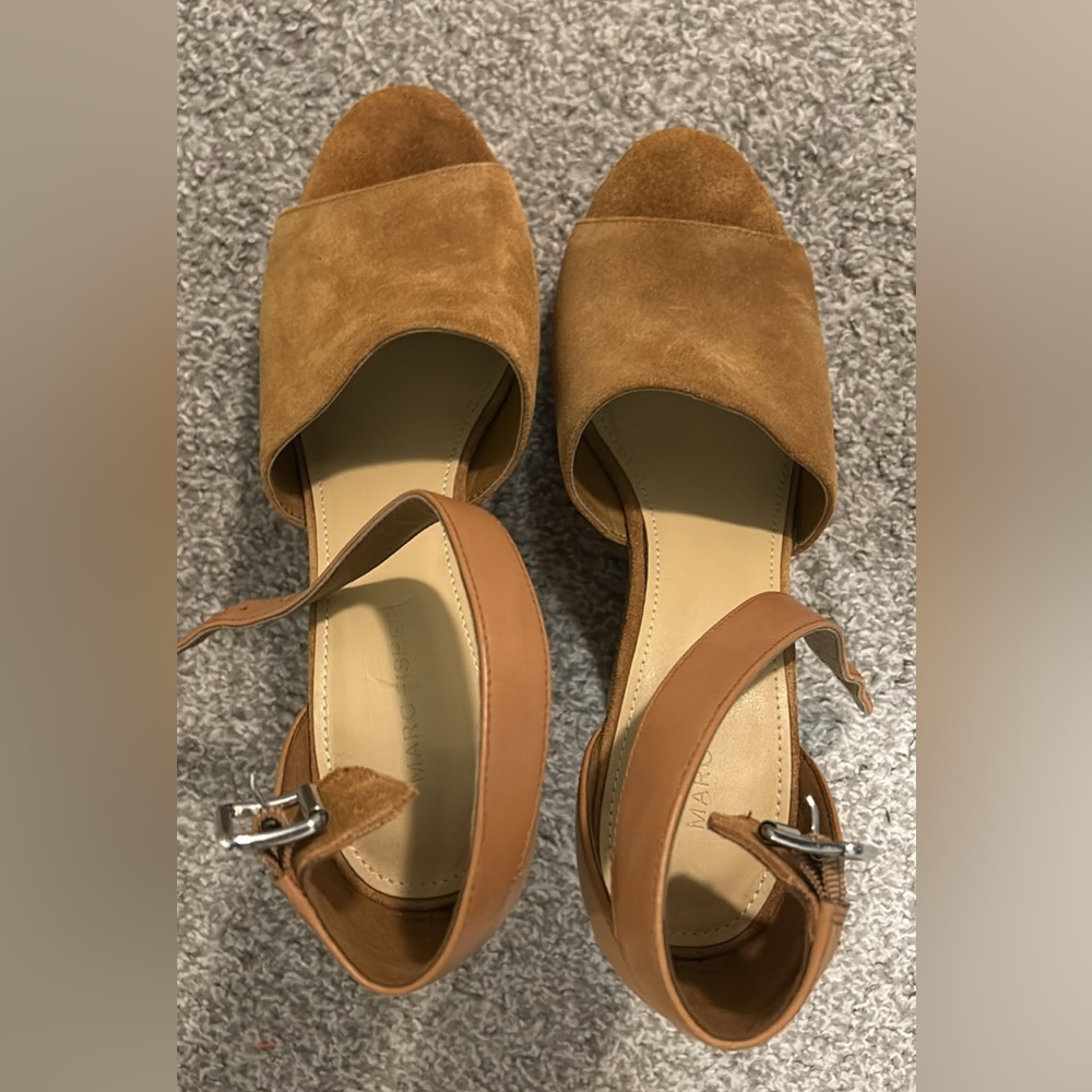 Very lightly worn Marc Fisher size 10